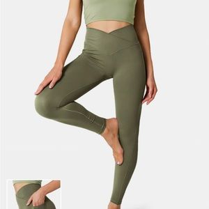 Halara cross waist pocket leggings